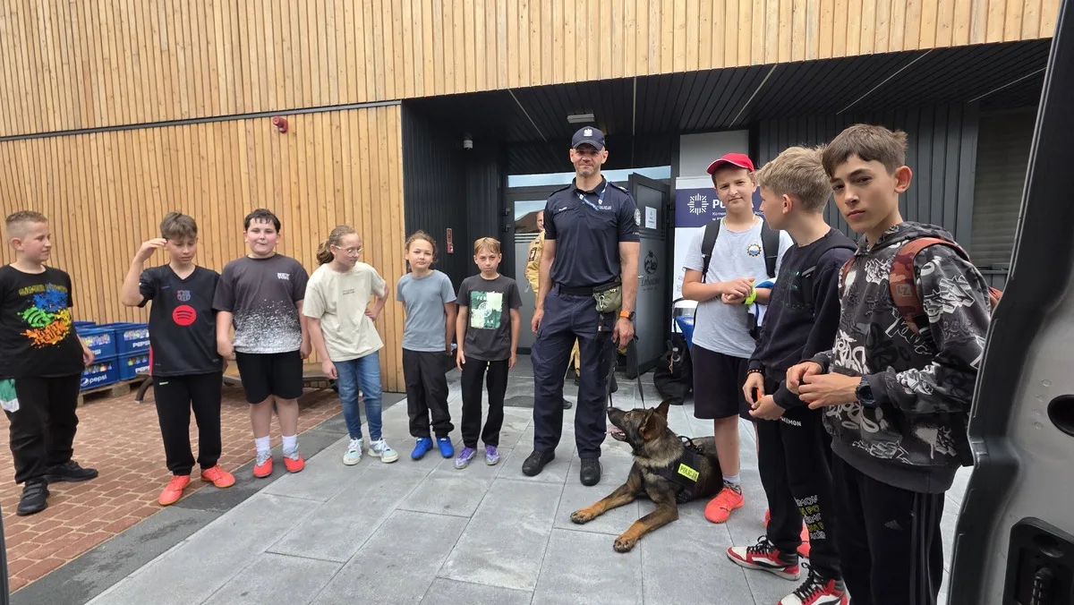 Policja w Mielcu zorganizowała Dzień Dziecka dla uczniów SP nr 2