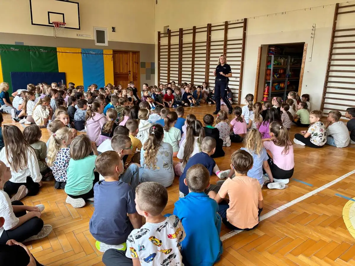 Edukacja o bezpieczeństwie w drodze do szkoły – prelekcje policji w SP nr 3
