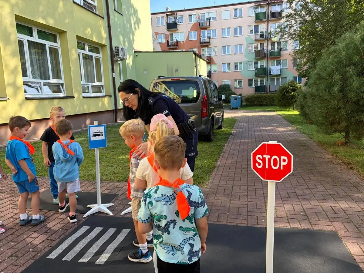Edukacyjna wizyta policjantów w Przedszkolu Miejskim nr 7 w Mielcu