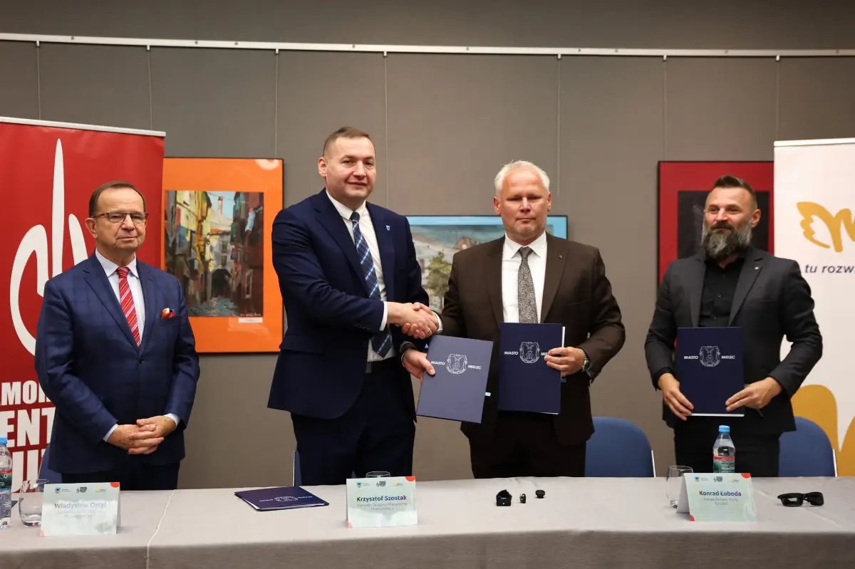 Podpisanie umowy na przebudowę Domu Kultury SCK w Mielcu