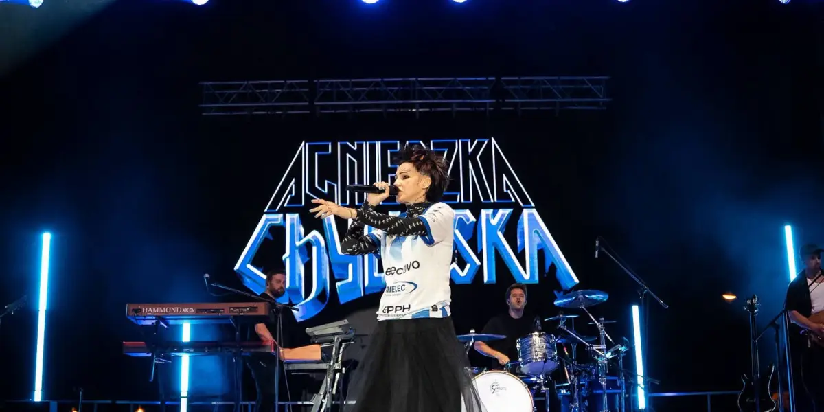Agnieszka Chylińska na Dniach Mielca 2026 w koszulce FKS Stal Mielec