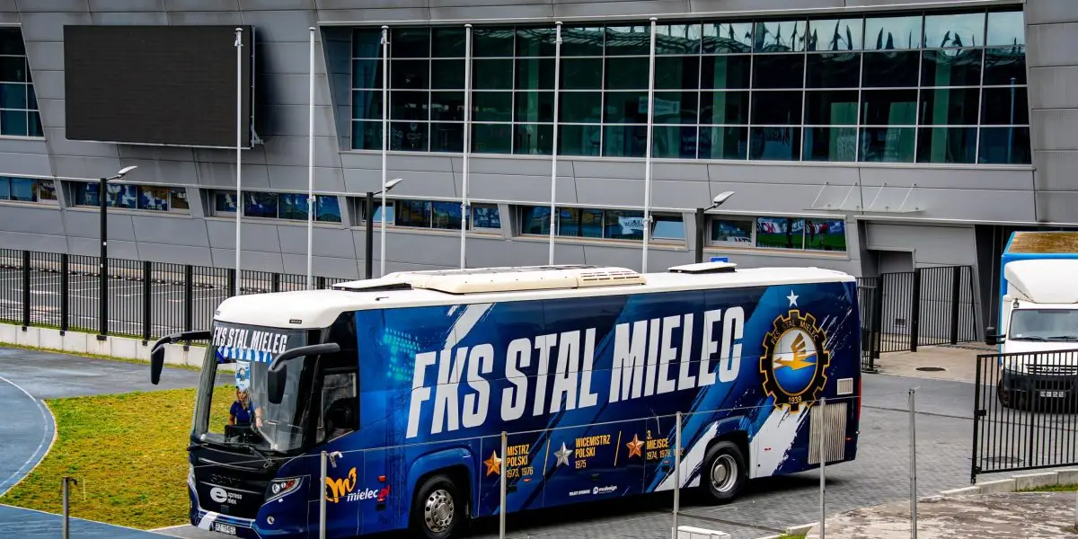 Nowy autobus FKS Stal Mielec wyrusza w Polskę