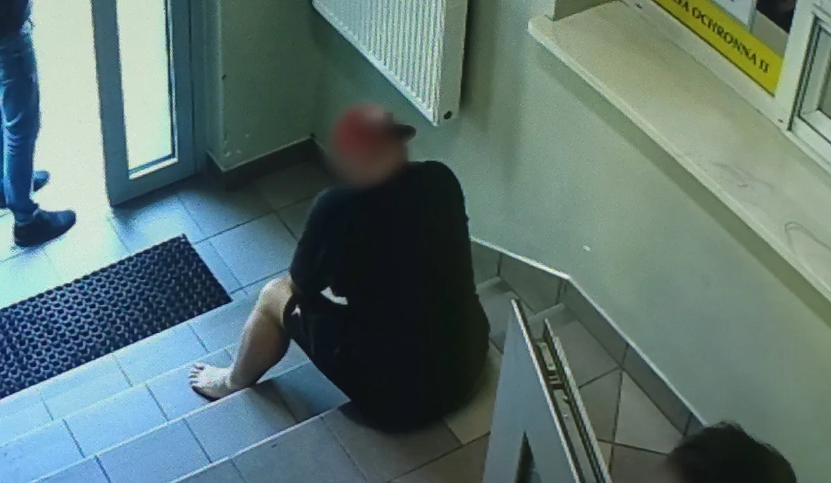 Zatrzymano mężczyznę za kradzież złotego łańcuszka z salonu jubilerskiego