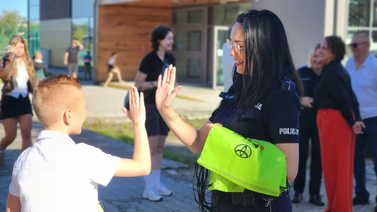 Rozpoczęcie działań „Bezpieczna droga do szkoły” przez mielecką policję