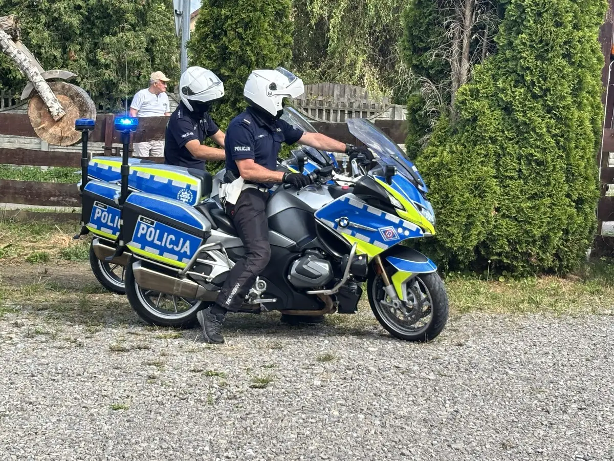 Mieleccy policjanci uczestniczyli w Rodzinnym Rajdzie Rowerowym w Radomyślu Wielkim